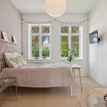 3 Bedroom Pet Friendly In Aero *